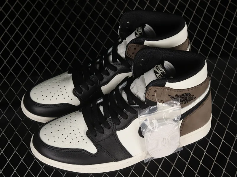All categories Air Jordan Jordan series basketball shoes Air Jordan 1 High LJR version Air Jordan 1 High OG "Dark Mocha" AJ1 Joe 1 small barb 555088-105